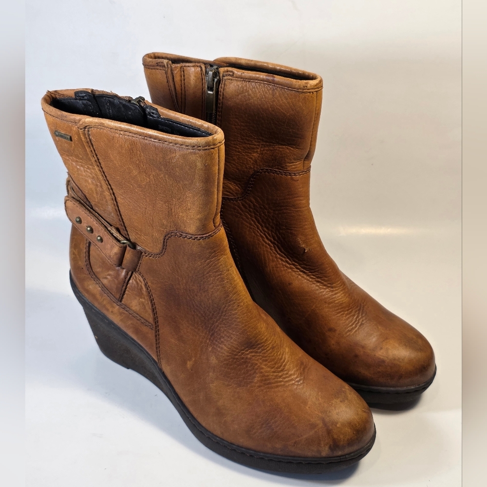 Clarks Women's 8.5 Artisan Orange Brown Leather Wedge Gortex Ankle Bootie Boots